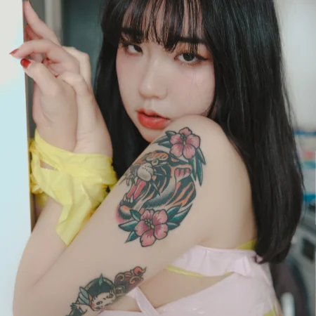 VIRAL ASIAN TIK-TOK HOE FINALLY DOES FULL NUDE ON ONLYFNS ( 4.7 Gb )